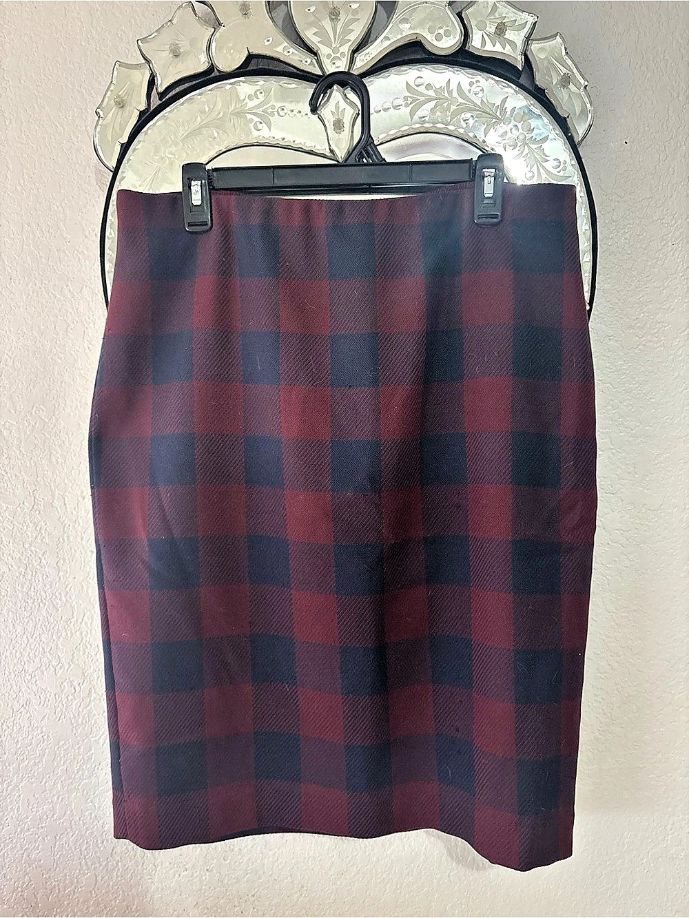 Ann Taylor Plaid Pencil Skirt in Red & Blue Like New